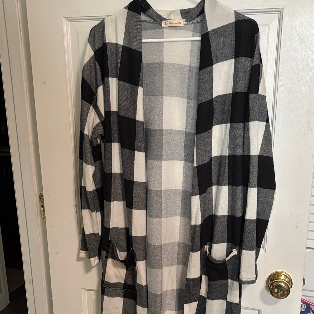 Cozy Black & White Plaid Open-Front Cardigan - Picture 2 of 7